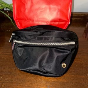 BNWOT Black lululemon city adventurer belt bag